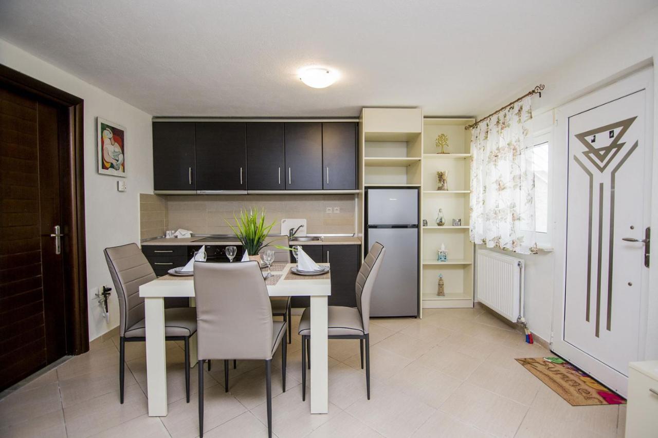 Kasta Bnb Ofrínion Exteriér fotografie
